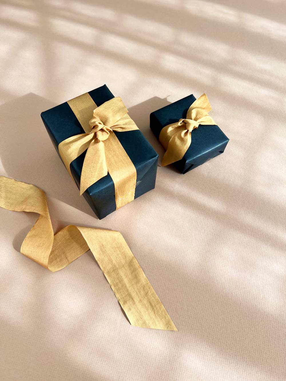 Black & Gold Gift Wrap – bocu
